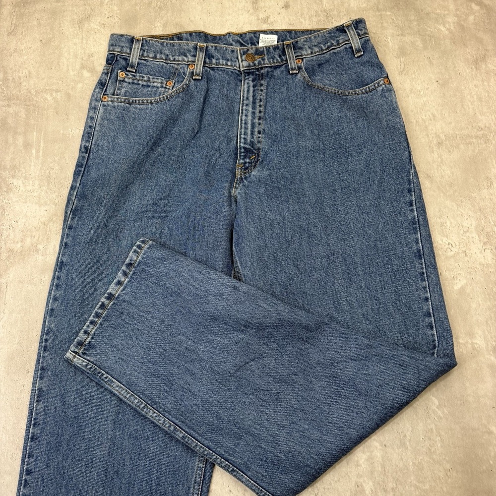 Vintage Levi's 550 Relaxed Fit Medium Wash Denim Jeans Men's Size 36x30 90s